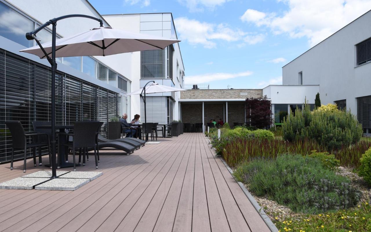 Hotel Harmony Medical & Wellness-Free Parking, 1,8Km From The Center Kromeriz Luaran gambar