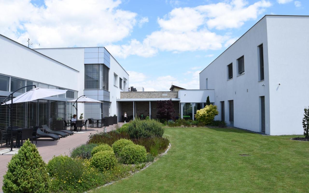 Hotel Harmony Medical & Wellness-Free Parking, 1,8Km From The Center Kromeriz Luaran gambar