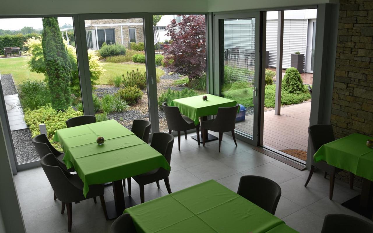 Hotel Harmony Medical & Wellness-Free Parking, 1,8Km From The Center Kromeriz Luaran gambar