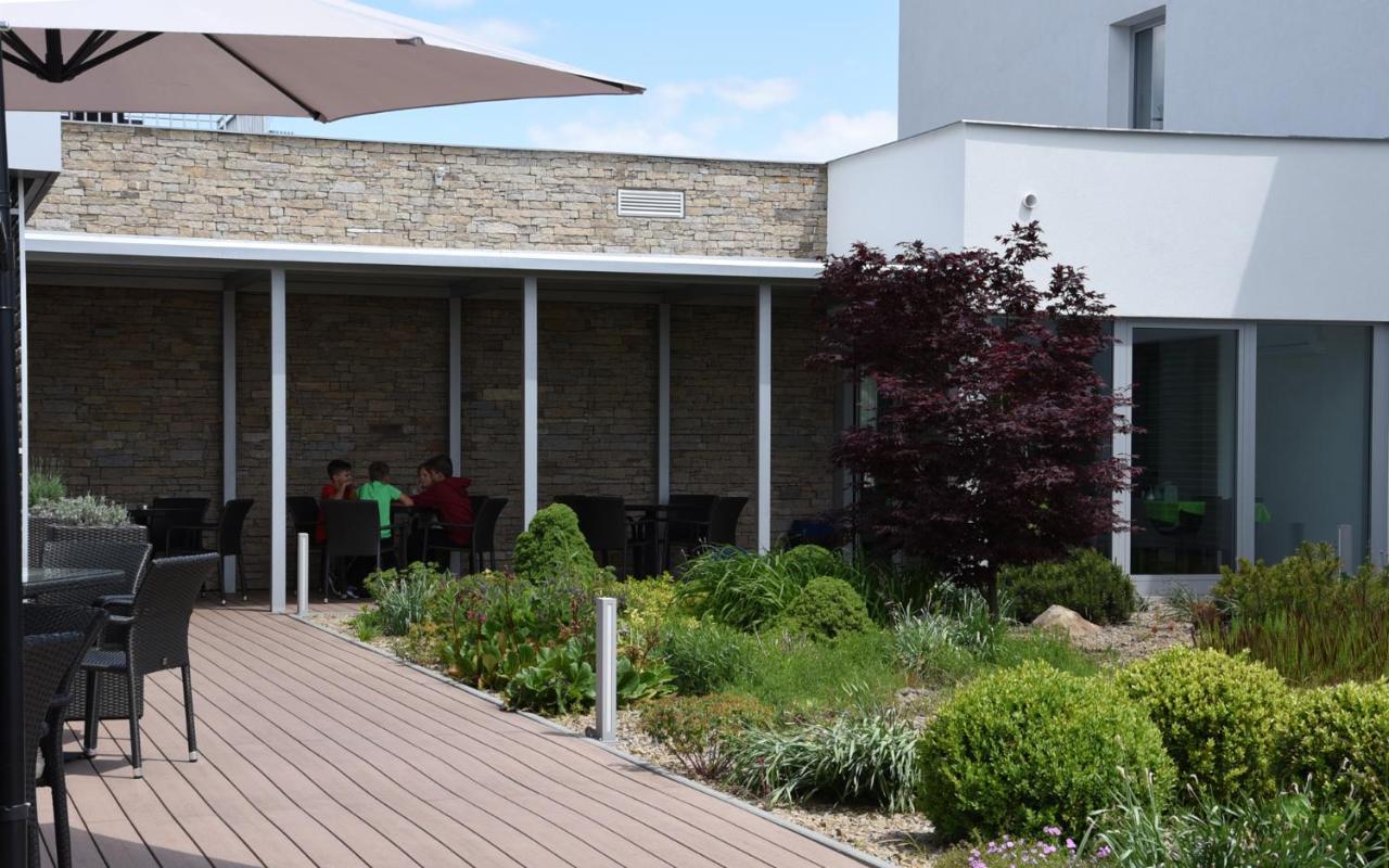 Hotel Harmony Medical & Wellness-Free Parking, 1,8Km From The Center Kromeriz Luaran gambar