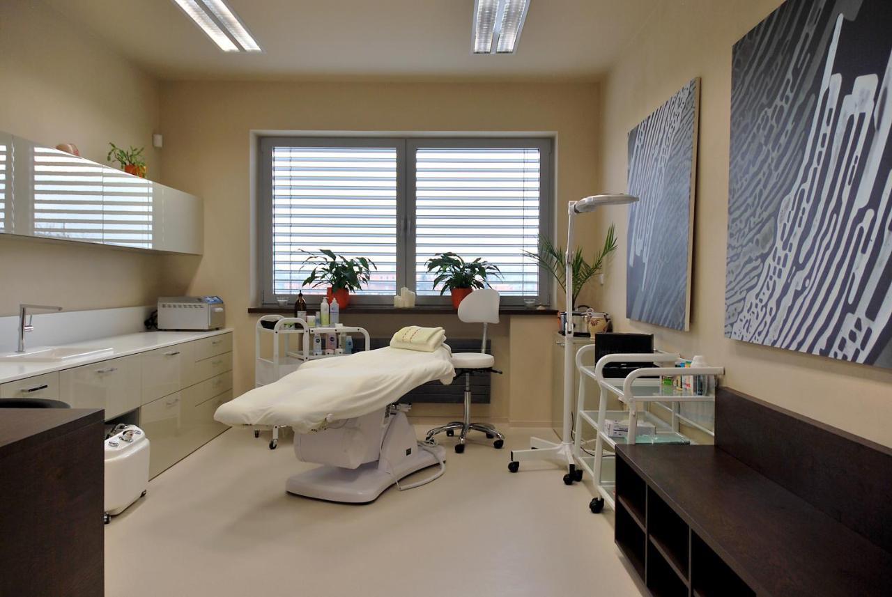 Hotel Harmony Medical & Wellness-Free Parking, 1,8Km From The Center Kromeriz Luaran gambar