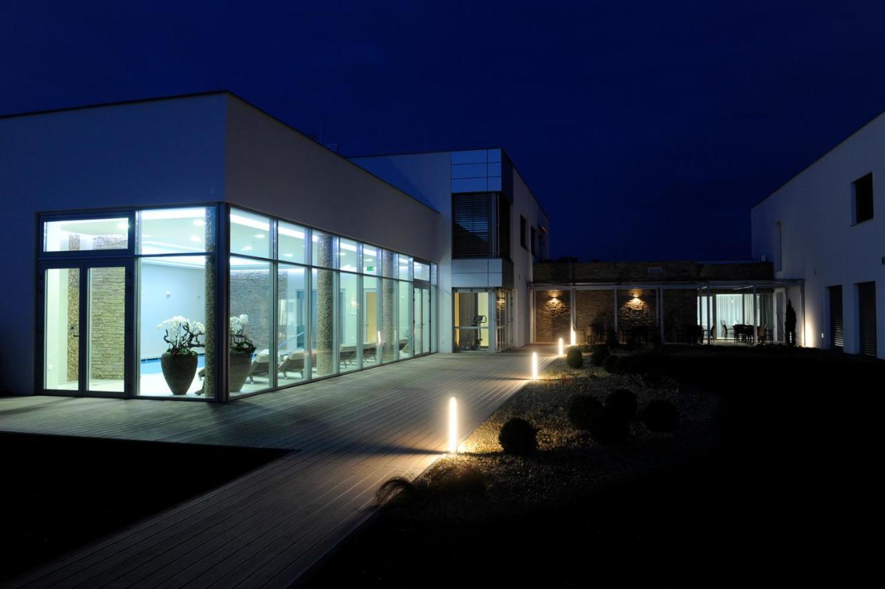 Hotel Harmony Medical & Wellness-Free Parking, 1,8Km From The Center Kromeriz Luaran gambar